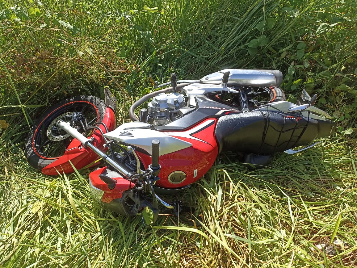 Colisão entre motocicletas deixa dois homens feridos em Catalão.