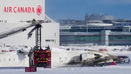 Testemunhas relatam momentos de pânico durante acidente com avião da Delta em Toronto