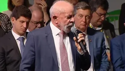 O presidente Luiz Inácio Lula da Silva participou, nesta terça-feira (11), da abertura do Encontro Nacional de Prefeitos e Prefeitas