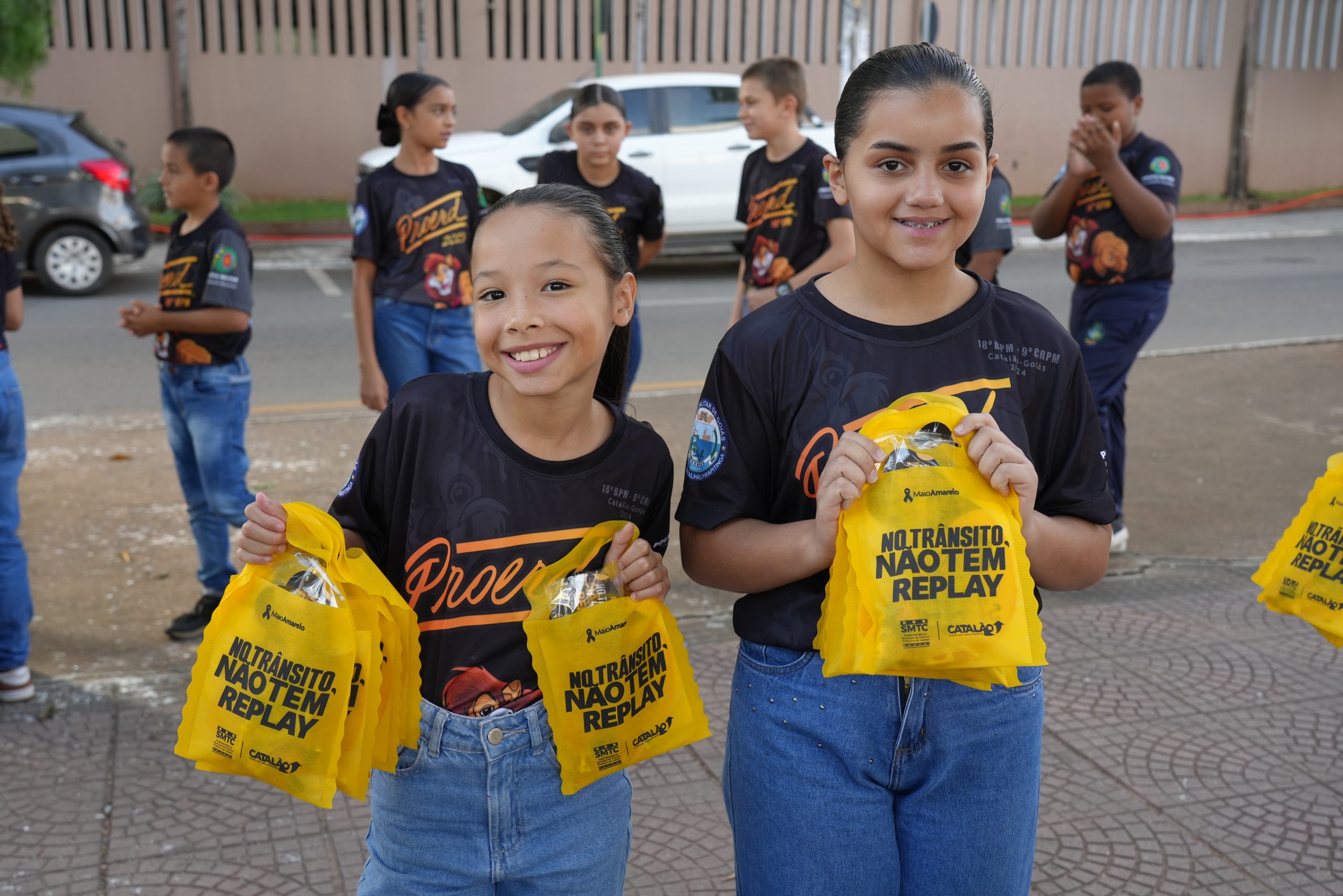 Blitz Educativa do Maio Amarelo mobiliza PMs Mirins e reforça a importância da segurança no trânsito em Catalão