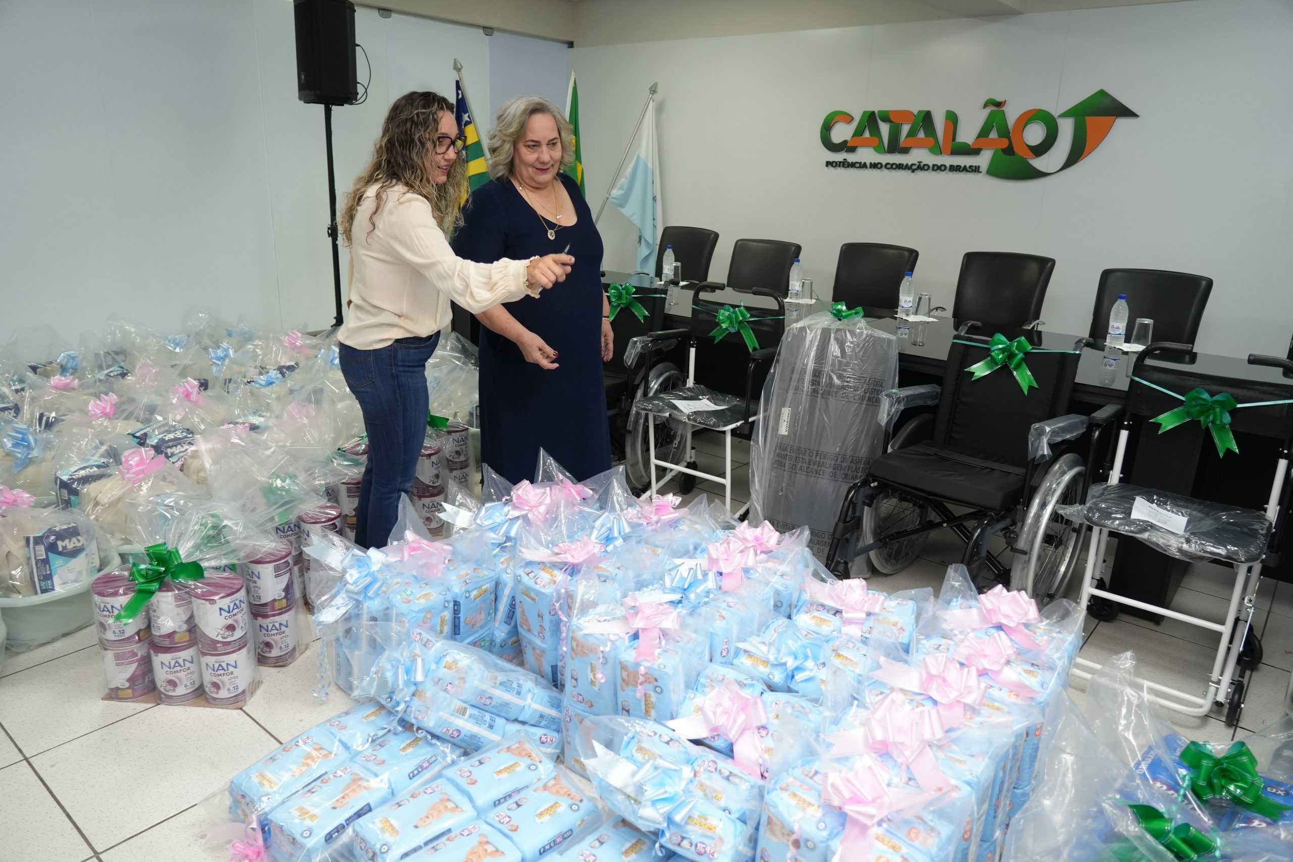 Prefeitura de Catalão e OVG entregam 85 benefícios a famílias em situação de vulnerabilidade