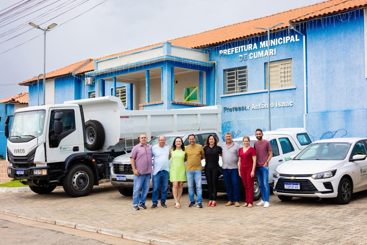 Cumari recebe novos veículos para serviços públicos