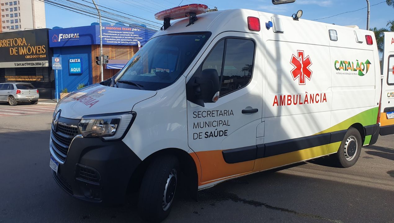 Colisão entre carro e moto deixa motociclista ferido em Catalão