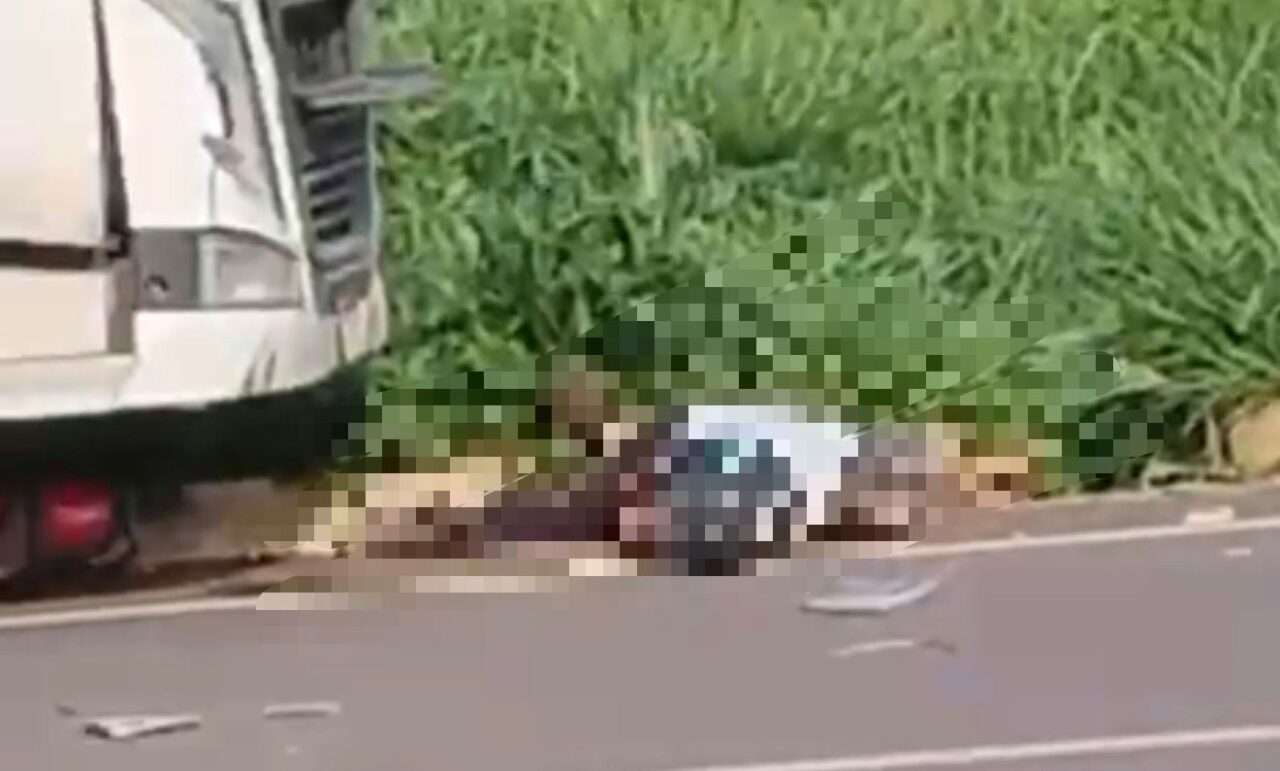 Colisão entre caminhão e motocicleta deixa dois feridos na GO-020 em Pires do Rio