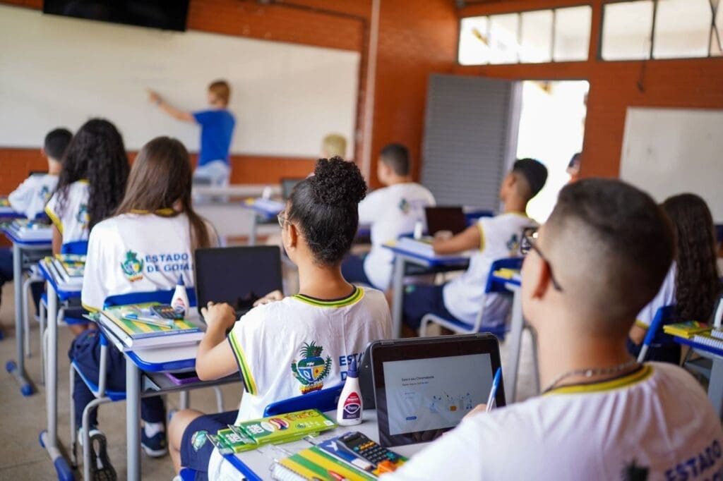 Goiás conecta 100% das escolas públicas estaduais à internet
