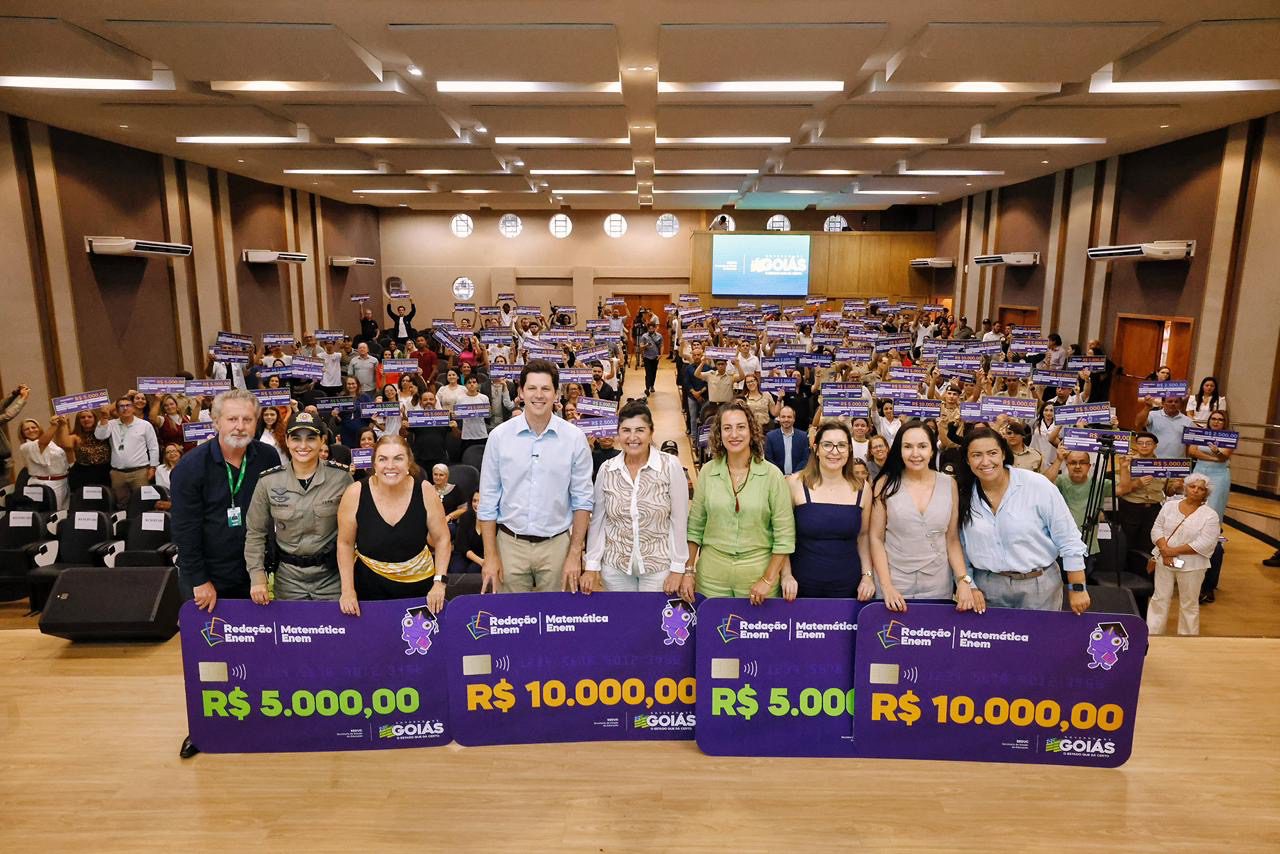 Caiado e Daniel entregam prêmios de até R$ 10 mil para destaques da rede estadual no ENEM 2025