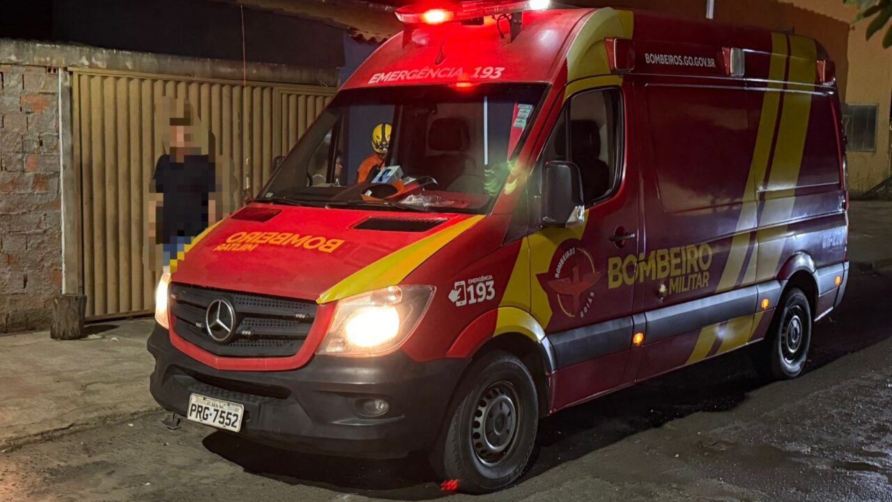 Motociclista fica ferido após cair ao tentar evitar atropelar cachorro em Catalão