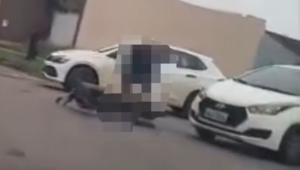 Colisão entre carro e motocicleta na rotatória da Avenida Dr. Lamartine, no bairro Ipanema, mobiliza trânsito de Catalão