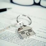 Prefeitura de Catalão entrega 20 escrituras a famílias