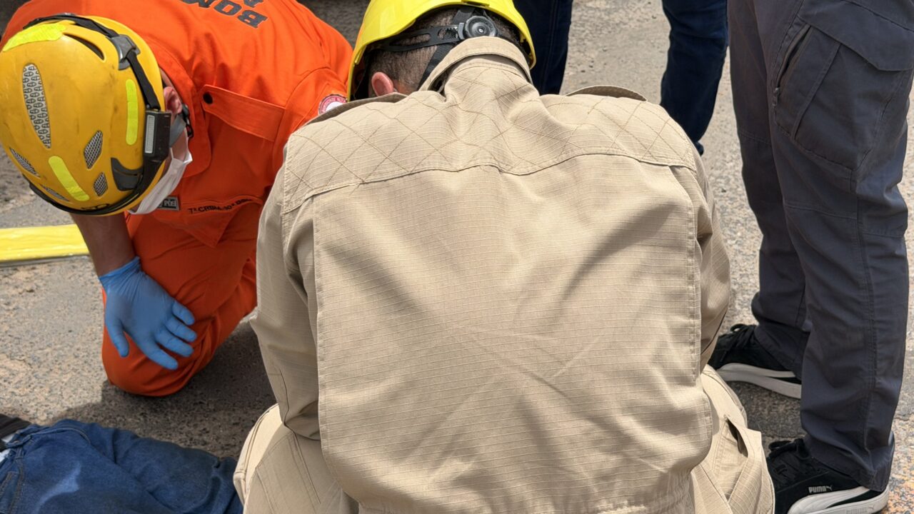 Motociclista fica ferido após colidir com porta de carro aberta em Catalão