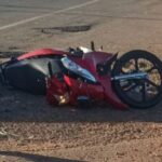 Homem fica ferido após colisão entre carro e moto em Catalão