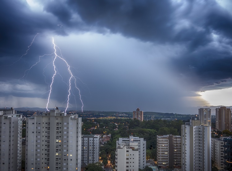 Storm in the city Sao Jose dos Campos, Sao Paulo - Brazil - Bolt