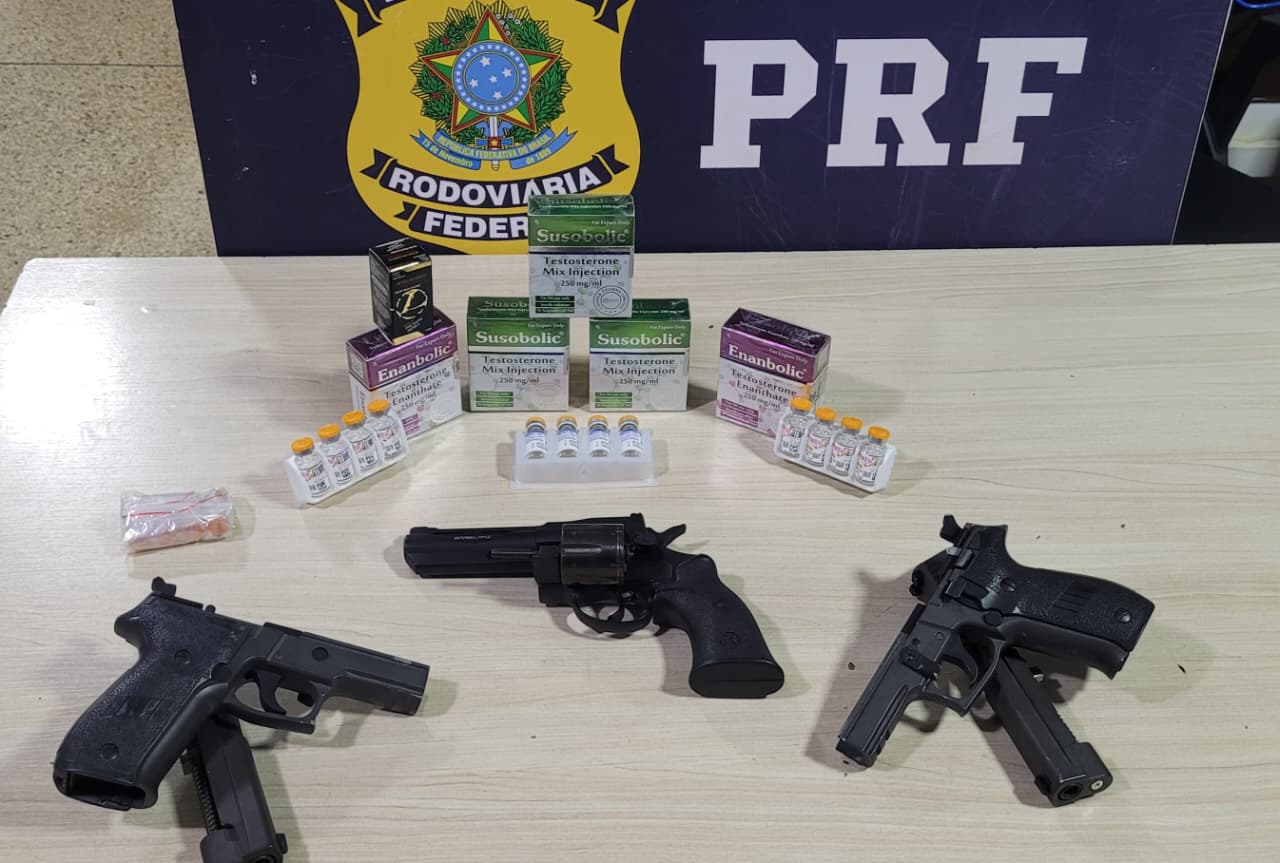 PRF apreende armas, anabolizantes e medicamentos ilegais na BR-050, em Catalão