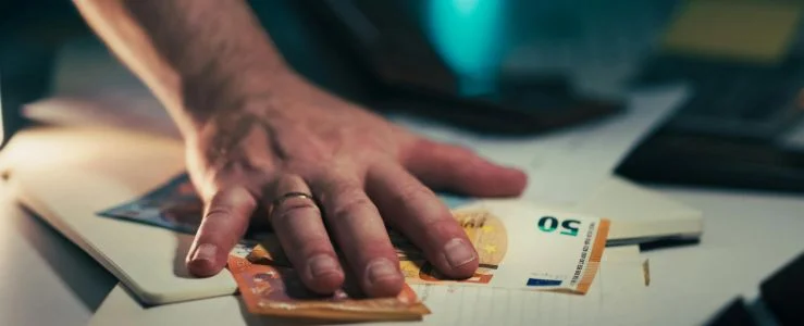 Catalão é alvo de operação da Polícia Civil que investiga venda de vagas na saúde pública em Goiás