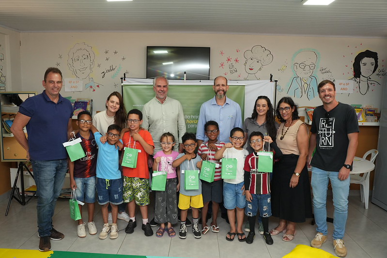 Prefeitura de Catalão e Projeto Removies entregam óculos e salas de cinema para alunos da rede municipal