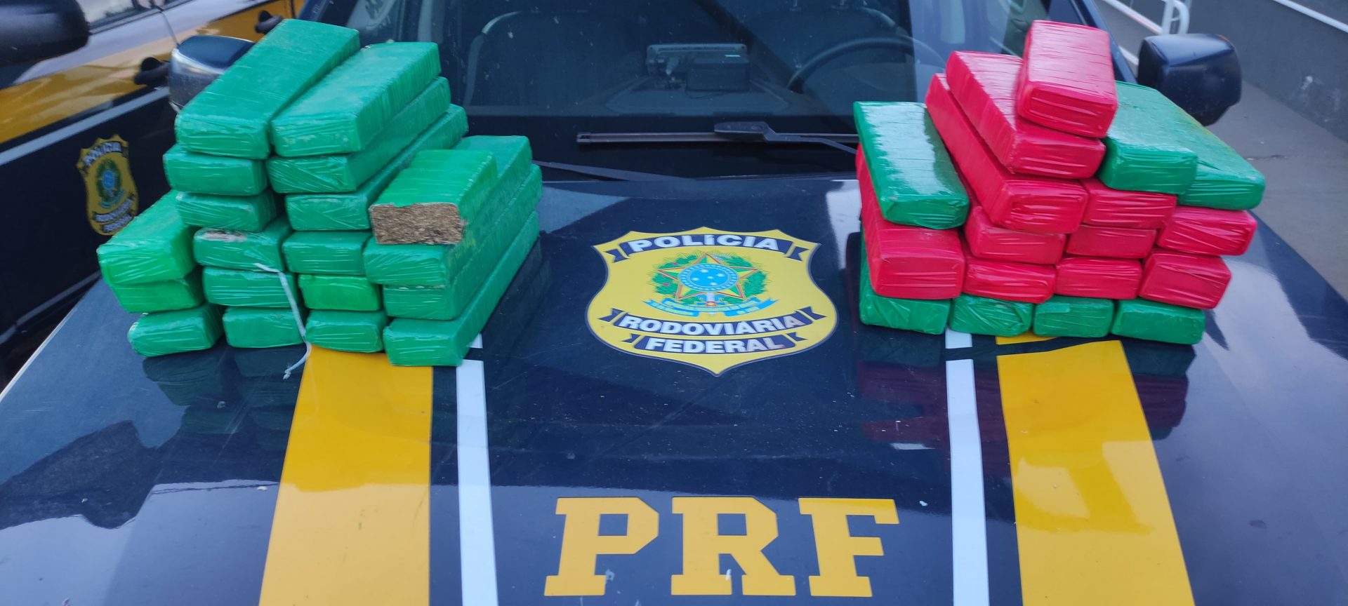 PRF apreende cerca de 40 kg de maconha na BR-050, em Catalão