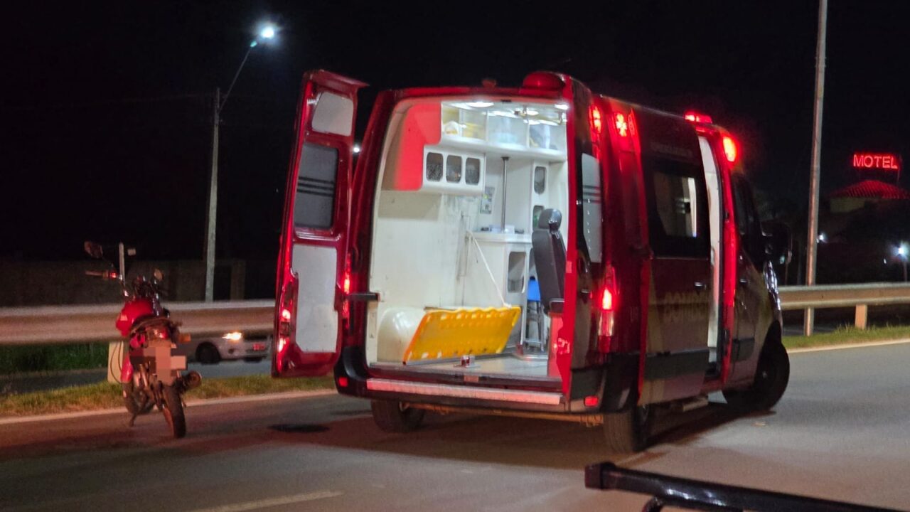 Veículos envolvidos em colisão entre carro e motocicleta na GO-330, em Catalão. Foto: Zap Catalão