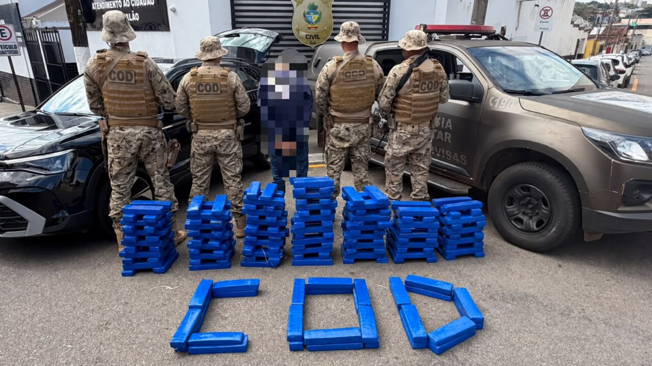 Tabletes de maconha apreendidos pelo COD durante abordagem na região de Catalão. Foto: Zap Catalão