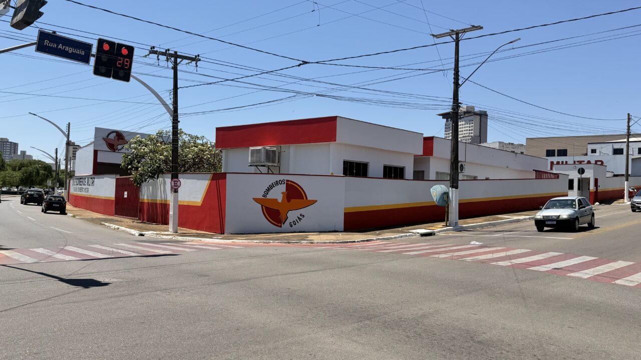 Fachada do 10o Batalhao Bombeiro Militar em Catalao
