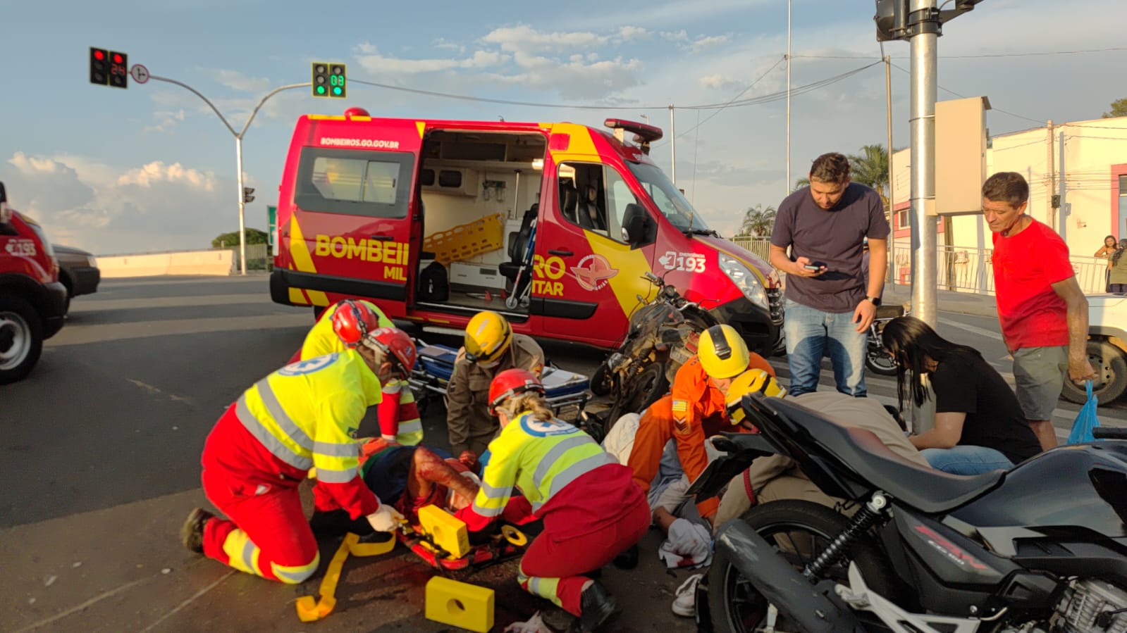 Motocicletas envolvidas em colisão na BR-050 em Catalão