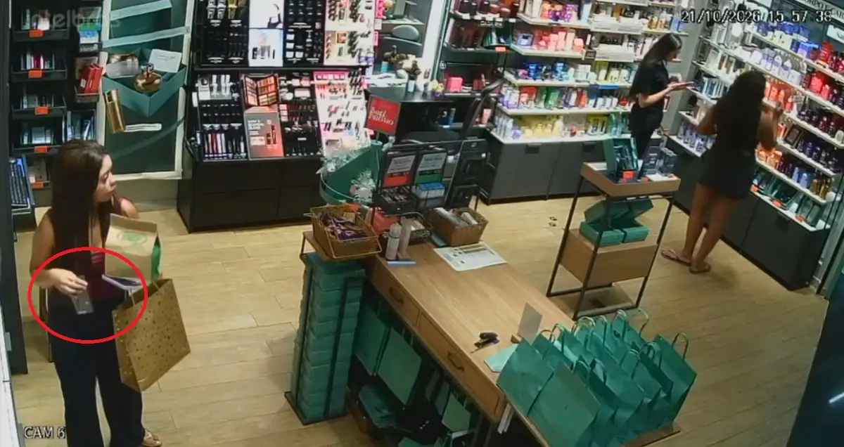 Imagem de câmera de segurança relacionada a furto de perfumes em loja de Catalão