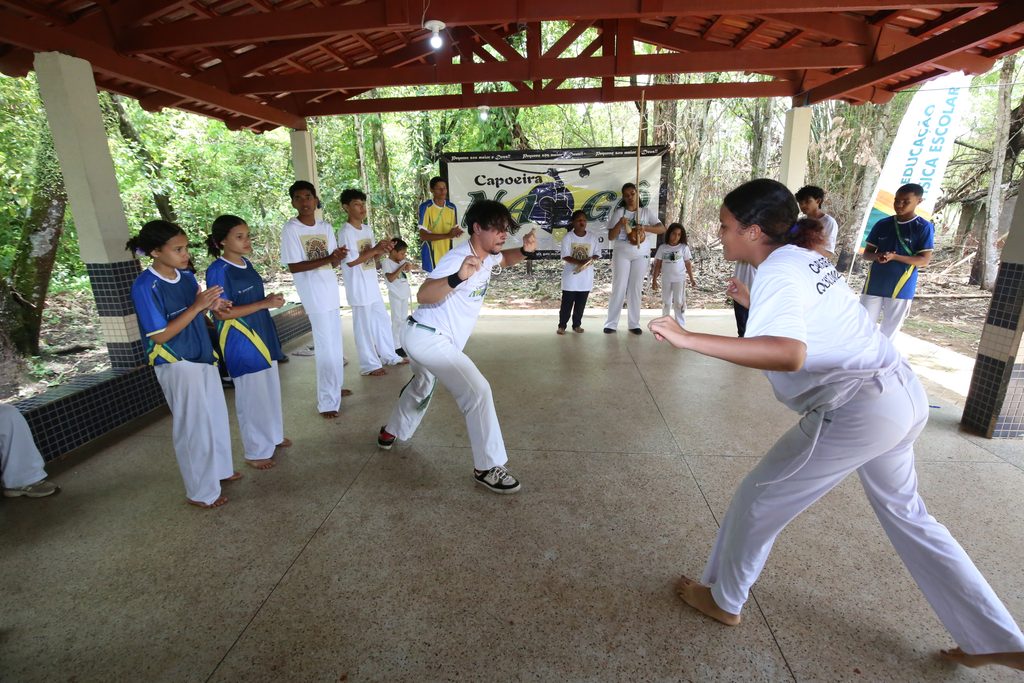 Estudantes participam da divulgação dos Jogos Interculturais 2026 em Goiás