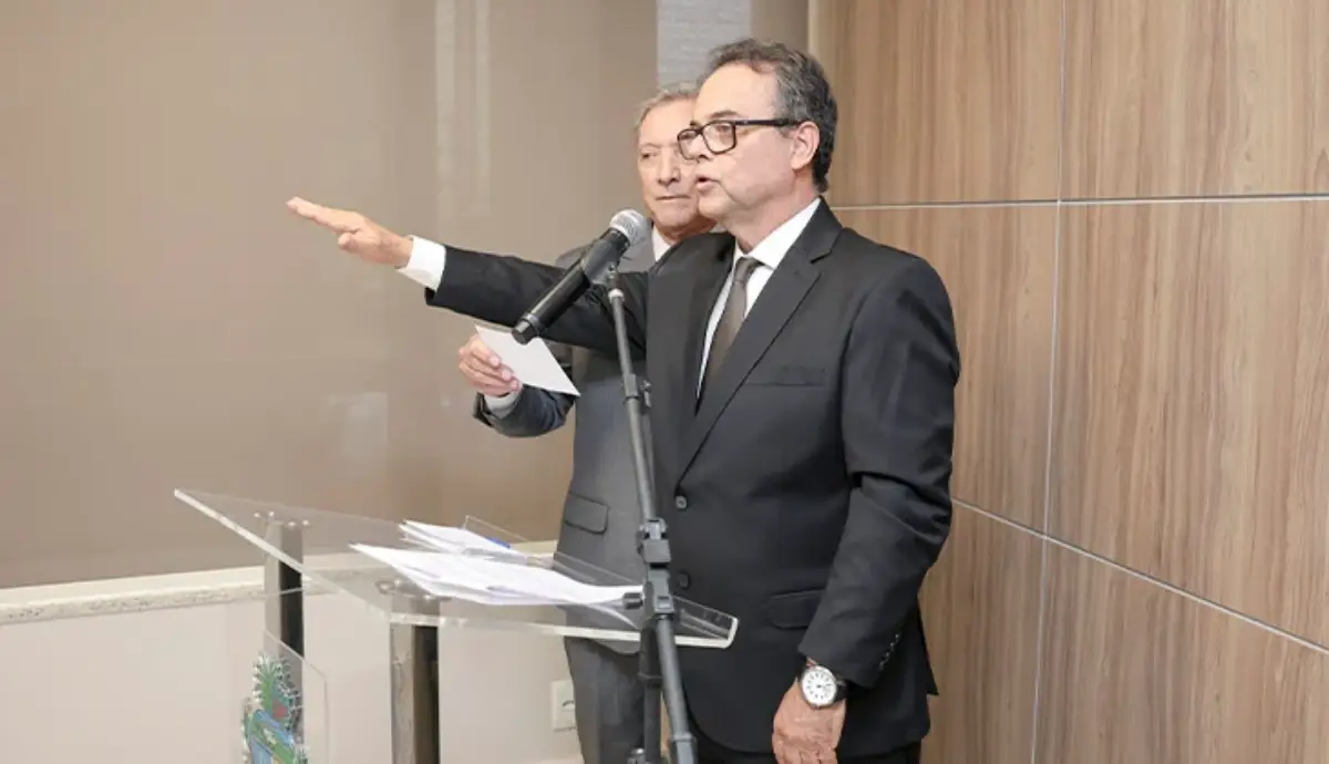 Marcus Vinícius Ayres Barreto toma posse como desembargador do TJGO