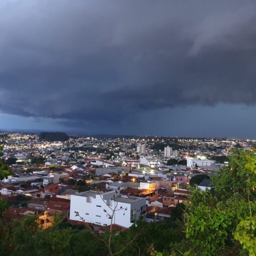 Céu fechado e possibilidade de tempestades marcam a terça-feira (09) em Catalão