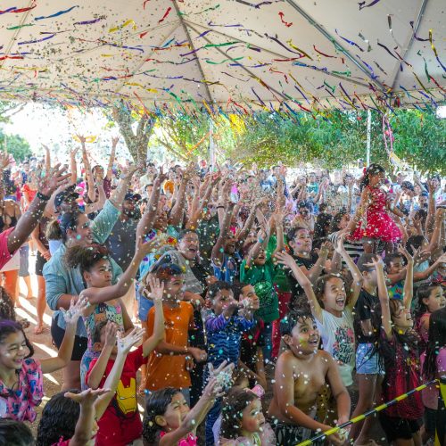 Personagens temáticos e animação marcam o encerramento da Super Matinê