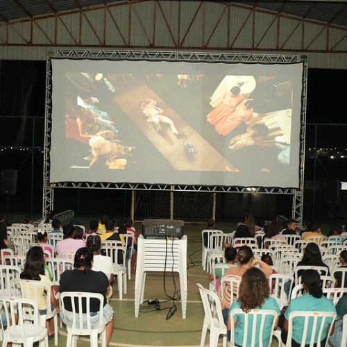 Prefeitura de Catalão promove inclusão cultural com projeto “Cine Leitura do Bem” no Parque Imperial