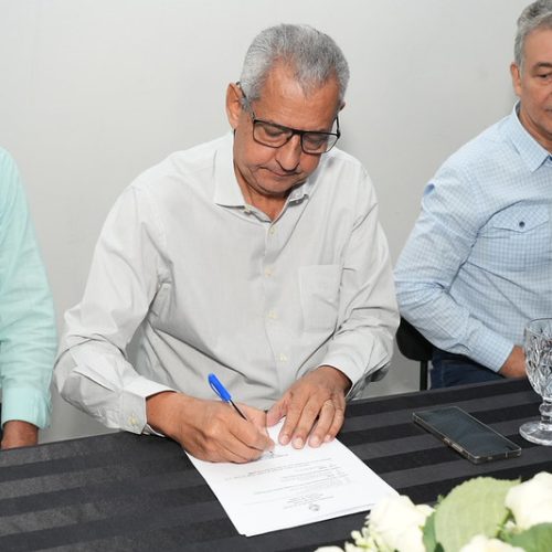 Prefeitura de Catalão empossa 17 novos servidores na Rede Municipal de Ensino