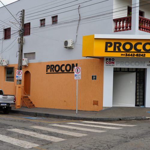 Procon auxilia consumidores na regularização de dívida com Equatorial