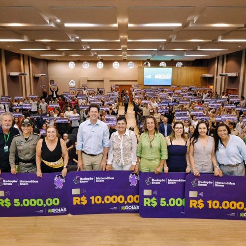 Caiado e Daniel entregam prêmios de até R$ 10 mil para destaques da rede estadual no ENEM 2025