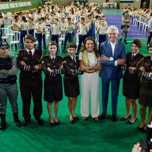 Governo de Goiás anuncia investimento de R$ 75 milhões do Bolsa Uniforme para alunos de colégios militares