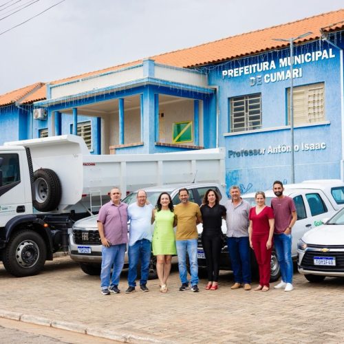 Cumari recebe novos veículos para serviços públicos