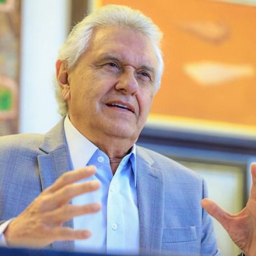 Caiado anuncia reajuste salarial de 5,4% para professores da rede estadual de ensino em Goiás