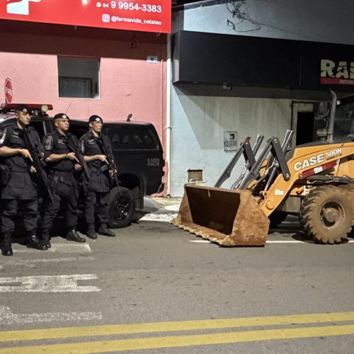 Retroescavadeira de quase meio milhão é recuperada pela polícia em Catalão