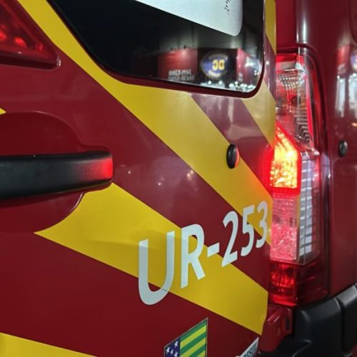 Pedestre fica ferido após ser atropelado por carro em avenida de Catalão