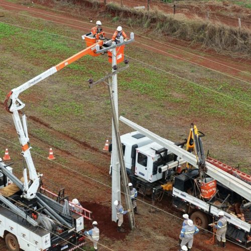 Equatorial substitui 17 postes após temporal na região de Pires do Rio e Palmelo