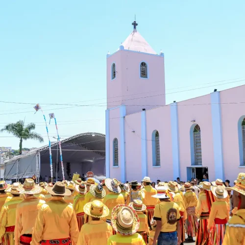 Congadas no encerramento da Festa do Rosário em Catalão