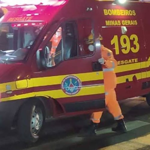 Capotamento no bairro Integração, em Uberlândia, deixa três feridos na madrugada