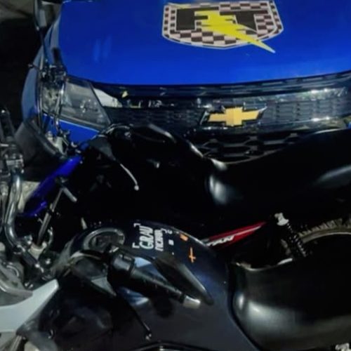 Duas motocicletas apreendidas durante operação policial em Goiandira. Foto: Divulgação/Polícia Militar
