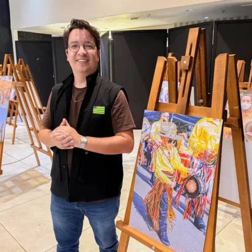 Lucas Machado e registros das Congadas. Foto: Divulgação, via Badiinho.