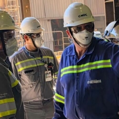 Equipe em unidade de mineração durante ação de segurança em Catalão e Ouvidor. Foto: Portal Catalão